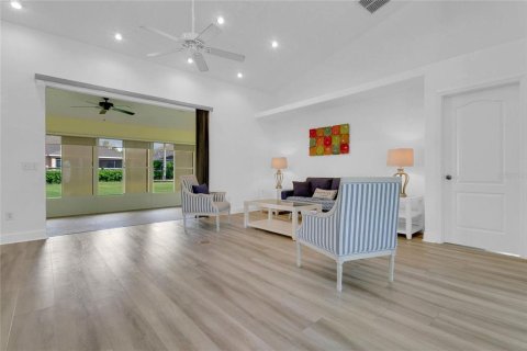 Villa ou maison à vendre à Wildwood, Floride: 3 chambres, 196.58 m2 № 2126519 - photo 3