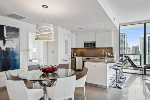 Condominio en alquiler en Miami, Florida, 2 dormitorios, 117.43 m2 № 1888864 - foto 13
