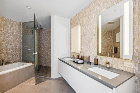 Condominio en alquiler en Miami, Florida, 2 dormitorios, 117.43 m2 № 1888864 - foto 16