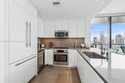 Condominio en alquiler en Miami, Florida, 2 dormitorios, 117.43 m2 № 1888864 - foto 10