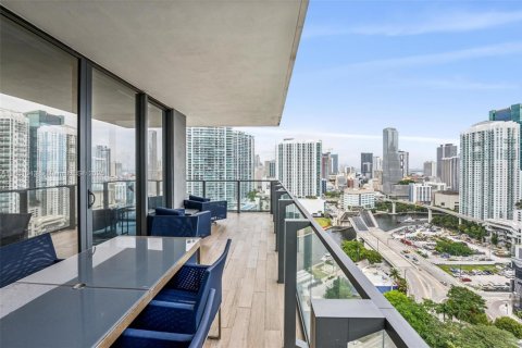 Condominio en alquiler en Miami, Florida, 2 dormitorios, 117.43 m2 № 1888864 - foto 1