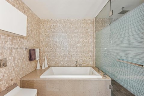 Condominio en alquiler en Miami, Florida, 2 dormitorios, 117.43 m2 № 1888864 - foto 17