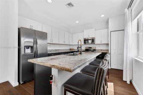 Villa ou maison à louer à Homestead, Floride: 4 chambres, 204.76 m2 № 2317923 - photo 15