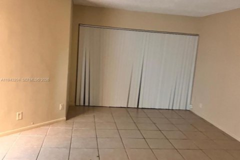 Condo in West Palm Beach, Florida, 1 bedroom  № 2000994 - photo 3