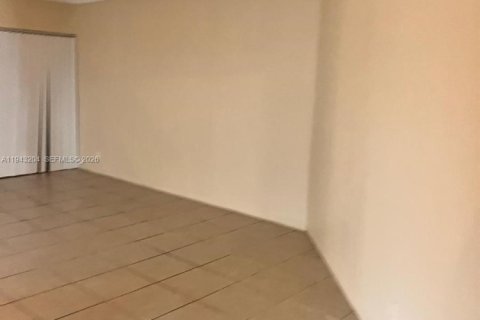 Condo in West Palm Beach, Florida, 1 bedroom  № 2000994 - photo 4