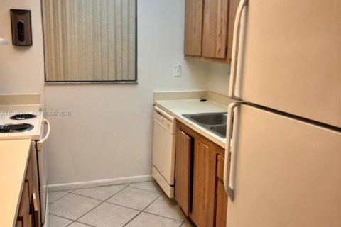 Condo in West Palm Beach, Florida, 1 bedroom  № 2000994 - photo 2