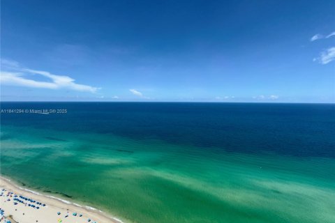 Condominio en alquiler en Sunny Isles Beach, Florida, 2 dormitorios, 176.51 m2 № 2016759 - foto 5