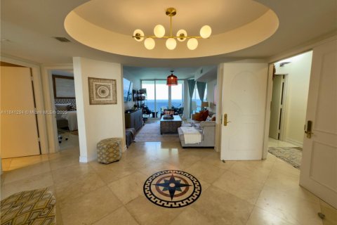 Condominio en alquiler en Sunny Isles Beach, Florida, 2 dormitorios, 176.51 m2 № 2016759 - foto 9