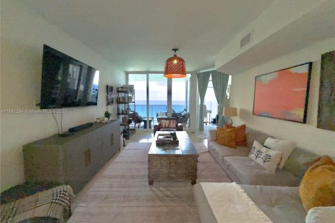 Condominio en alquiler en Sunny Isles Beach, Florida, 2 dormitorios, 176.51 m2 № 2016759 - foto 10