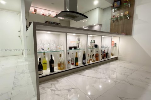 Condominio en venta en Miami, Florida, 1 dormitorio, 74.41 m2 № 2006588 - foto 14