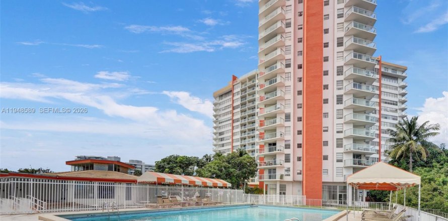 Condominio en Miami, Florida, 1 dormitorio № 2006588