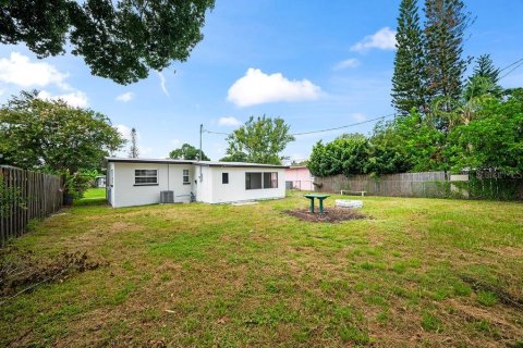House in Melbourne, Florida 3 bedrooms, 80.45 sq.m. № 2210095 - photo 23