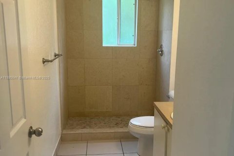 House in Miami, Florida 3 bedrooms, 111.48 sq.m. № 1932337 - photo 6