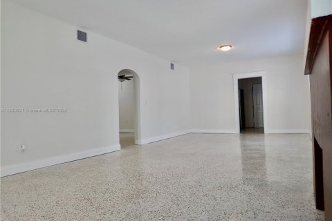 Villa ou maison à vendre à Miami, Floride: 3 chambres, 199.09 m2 № 1696135 - photo 7