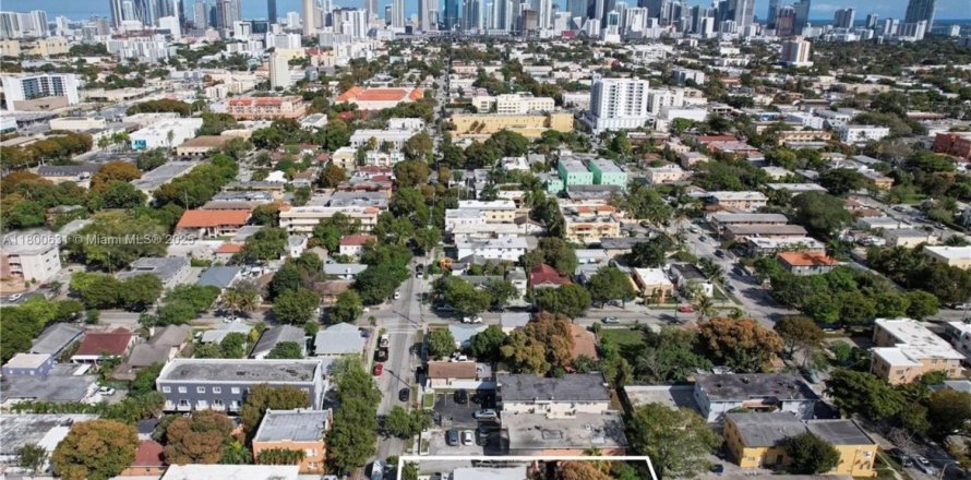 Casa en Miami, Florida 3 dormitorios, 199.09 m2 № 1696135