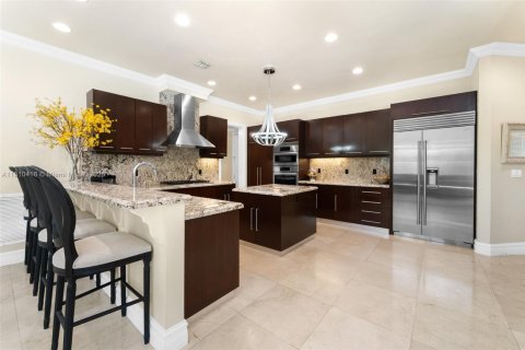 House in Sunny Isles Beach, Florida 6 bedrooms, 387.12 sq.m. № 1959876 - photo 12