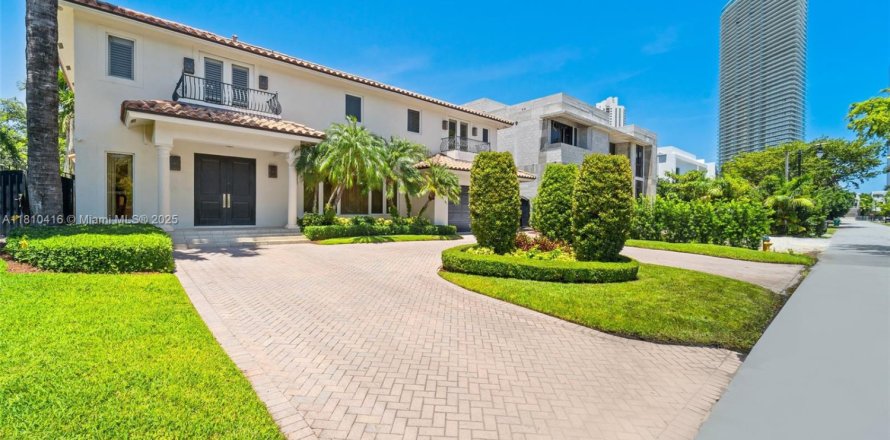 House in Sunny Isles Beach, Florida 6 bedrooms, 387.12 sq.m. № 1959876