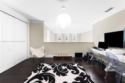 House in Sunny Isles Beach, Florida 6 bedrooms, 387.12 sq.m. № 1959876 - photo 17