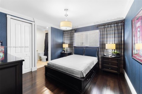 House in Sunny Isles Beach, Florida 6 bedrooms, 387.12 sq.m. № 1959876 - photo 27