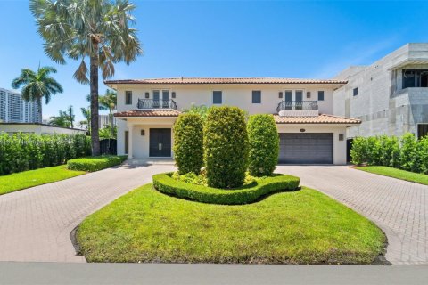 House in Sunny Isles Beach, Florida 6 bedrooms, 387.12 sq.m. № 1959876 - photo 2