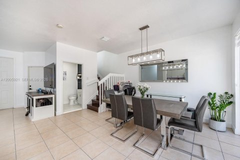 House in Homestead, Florida 3 bedrooms, 135.54 sq.m. № 2072045 - photo 17