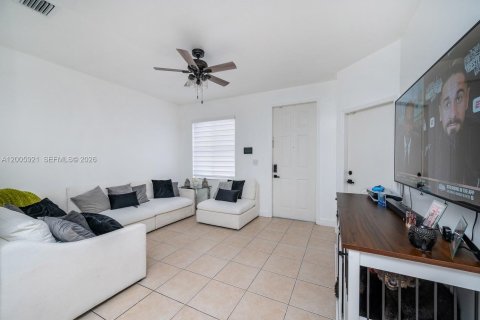 House in Homestead, Florida 3 bedrooms, 135.54 sq.m. № 2072045 - photo 4