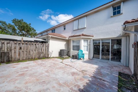 House in Homestead, Florida 3 bedrooms, 135.54 sq.m. № 2072045 - photo 7