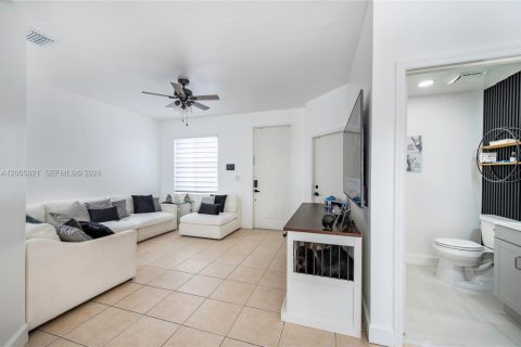 House in Homestead, Florida 3 bedrooms, 135.54 sq.m. № 2072045 - photo 13