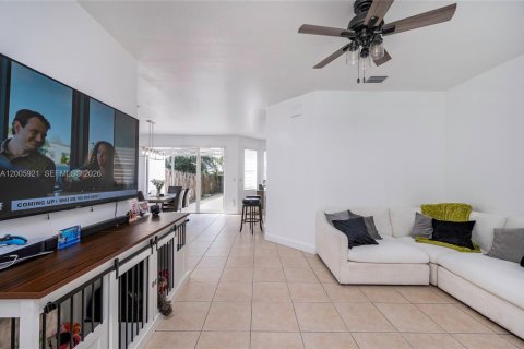 House in Homestead, Florida 3 bedrooms, 135.54 sq.m. № 2072045 - photo 15
