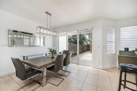 House in Homestead, Florida 3 bedrooms, 135.54 sq.m. № 2072045 - photo 11