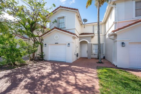 House in Homestead, Florida 3 bedrooms, 135.54 sq.m. № 2072045