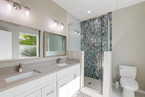 House in Saint Petersburg, Florida 4 bedrooms, 181.25 sq.m. № 1853802 - photo 18