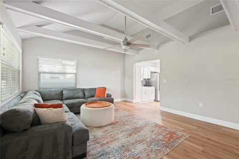 House in Saint Petersburg, Florida 4 bedrooms, 181.25 sq.m. № 1853802 - photo 7
