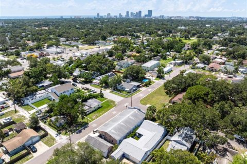 House in Saint Petersburg, Florida 4 bedrooms, 181.25 sq.m. № 1853802 - photo 5