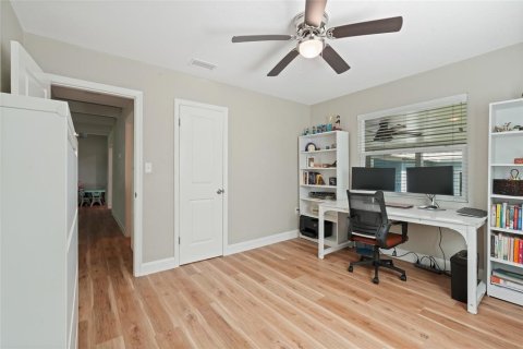 House in Saint Petersburg, Florida 4 bedrooms, 181.25 sq.m. № 1853802 - photo 27