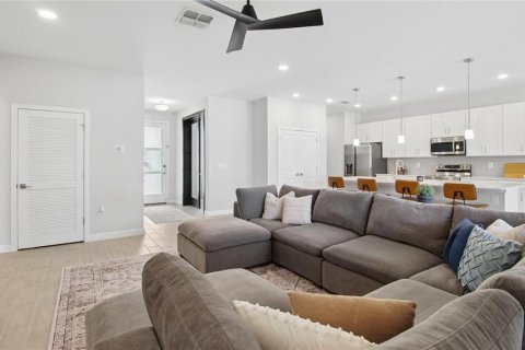 Casa en venta en Palm Coast, Florida, 4 dormitorios, 214.33 m2 № 2148485 - foto 2