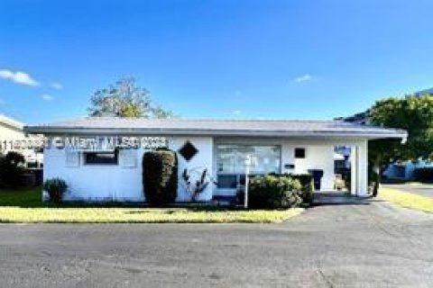 Casa en venta en Hollywood, Florida, 2 dormitorios, 102.01 m2 № 1935823 - foto 1