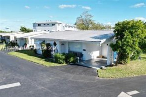 Casa en venta en Hollywood, Florida, 2 dormitorios, 102.01 m2 № 1935823 - foto 2