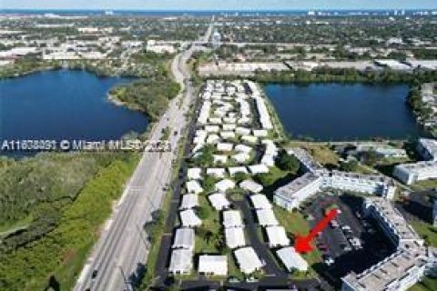 House in Hollywood, Florida 2 bedrooms, 102.01 sq.m. № 1935823 - photo 4