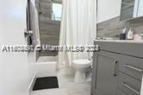 Casa en venta en Hollywood, Florida, 2 dormitorios, 102.01 m2 № 1935823 - foto 13