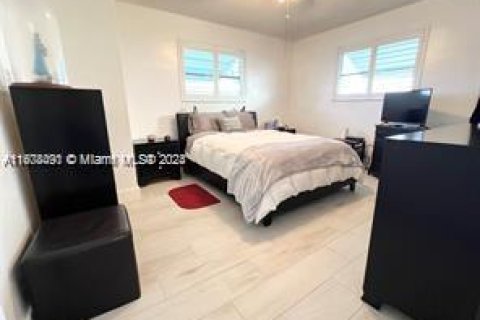 Villa ou maison à vendre à Hollywood, Floride: 2 chambres, 102.01 m2 № 1935823 - photo 11