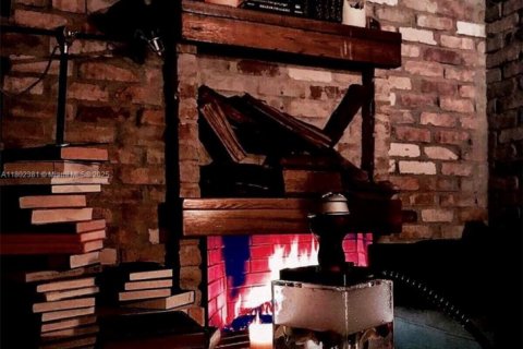 Купить коммерческую недвижимость в Халландейл-Бич, Флорида № 1862097 - фото 3