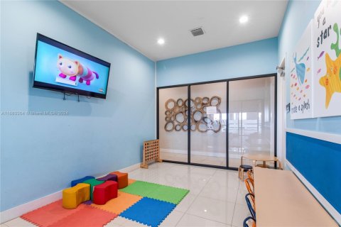 Townhouse in Hialeah, Florida 3 bedrooms, 162.67 sq.m. № 1825775 - photo 11