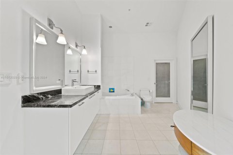 Copropriété à vendre à Miami Beach, Floride: 2 chambres, 123.37 m2 № 1960588 - photo 14