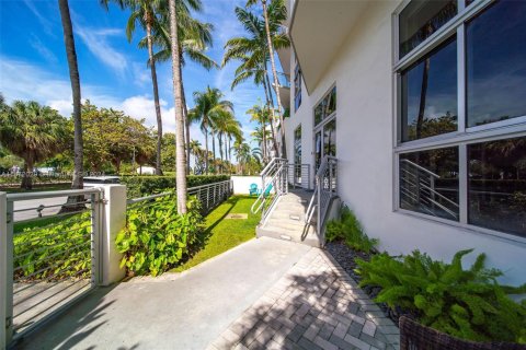 Copropriété à vendre à Miami Beach, Floride: 2 chambres, 123.37 m2 № 1960588 - photo 2