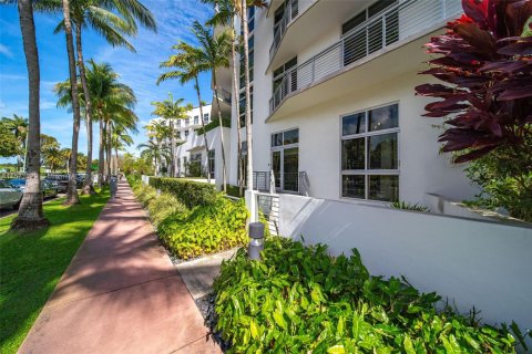 Copropriété à vendre à Miami Beach, Floride: 2 chambres, 123.37 m2 № 1960588 - photo 19