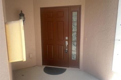 Townhouse in Clearwater, Florida 2 bedrooms, 152.17 sq.m. № 1919331 - photo 2