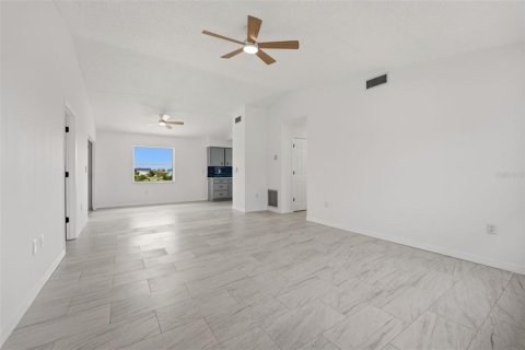 Villa ou maison à vendre à Rotonda, Floride: 2 chambres, 117.99 m2 № 2222768 - photo 3
