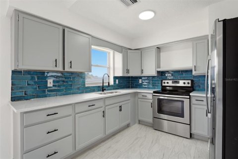 Villa ou maison à vendre à Rotonda, Floride: 2 chambres, 117.99 m2 № 2222768 - photo 6