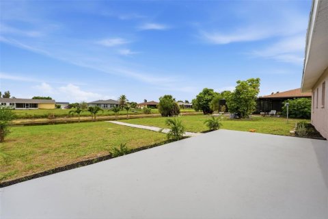 Villa ou maison à vendre à Rotonda, Floride: 2 chambres, 117.99 m2 № 2222768 - photo 17